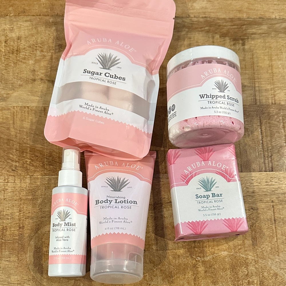 ROYAL ARUBA ALOE Tropical Rose Bath & Body Set
